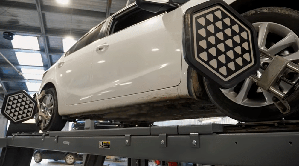 Развал-схождение на 3D стенде