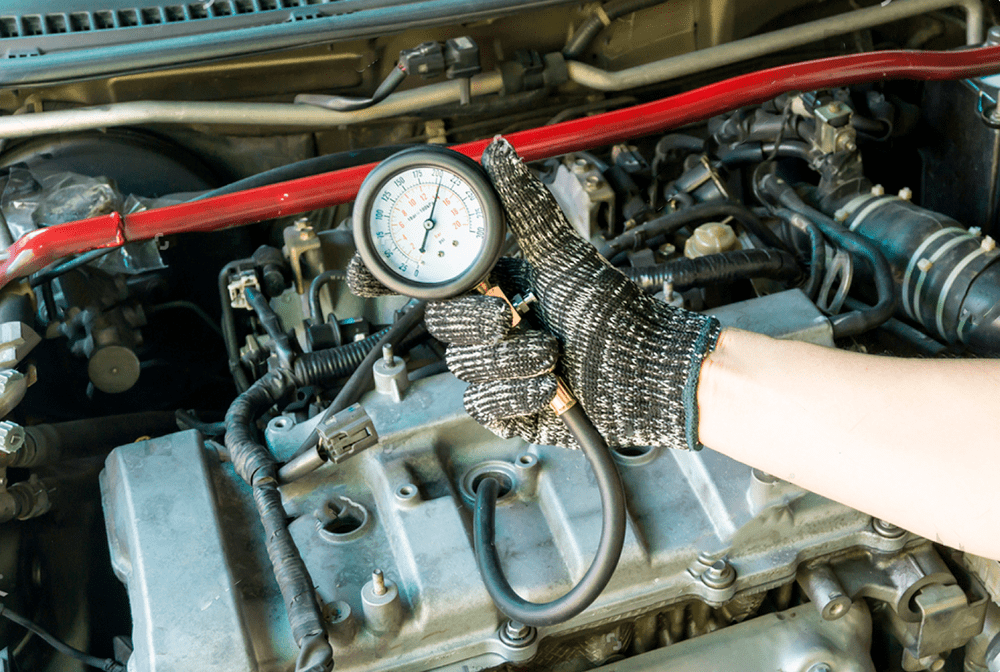 Замер компрессии двигателя автомобиля