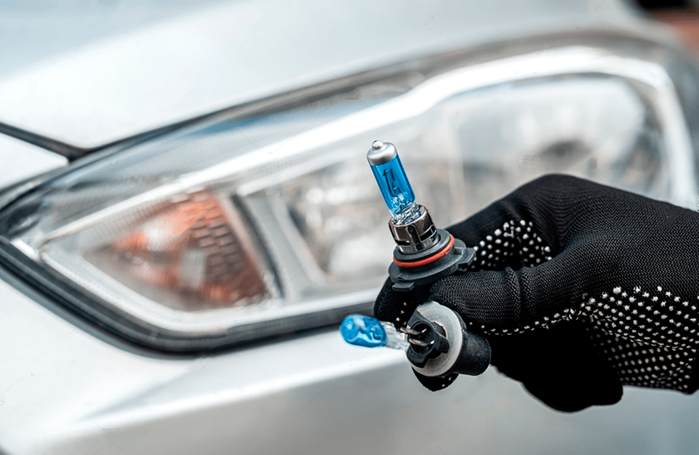 Замена лампочки в фаре